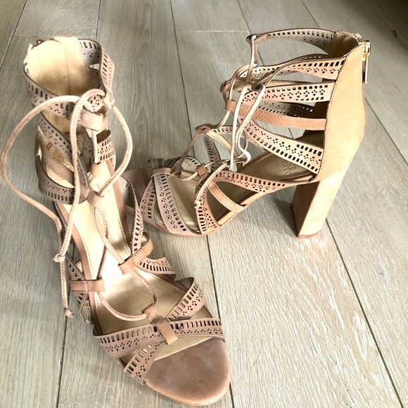 Vince Camuto Leather Gladiator Cutout Sandals in Beige Size 8/38 - Picture 1 of 13